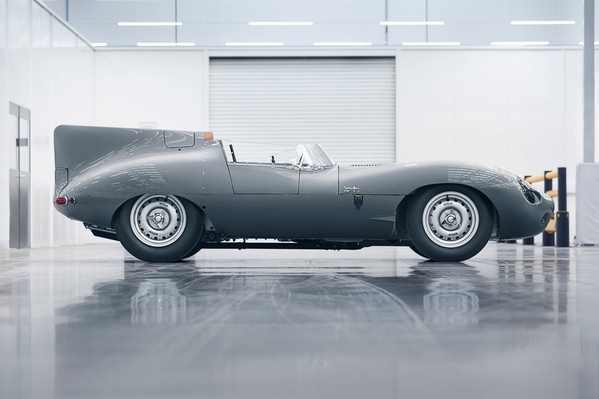 jaguar-d-type-production-design-news_dezeen_2364_col_2-1704x1136