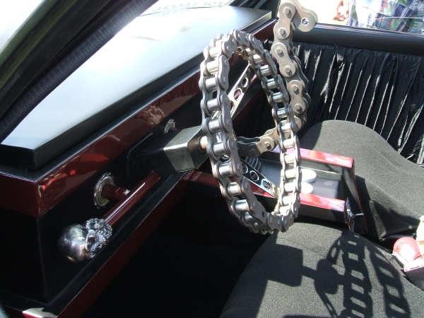 chain-steering-wheel