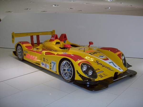 1280px-Porsche_RS_Spyder_2006_frontright_2009-03-14_A